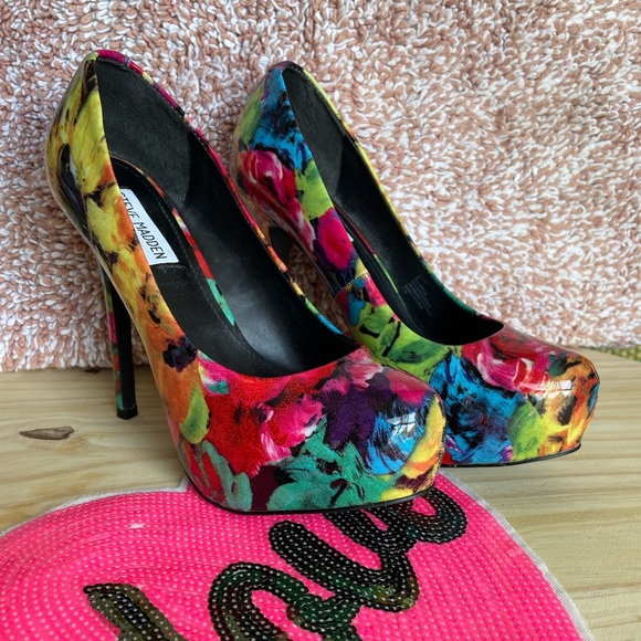 STEVE MADDEN NALA FLORAL PLATFORM PUMP Sz 8 - Picture 3 of 11
